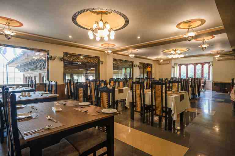 Indoor dining hall at Hotel Migmar