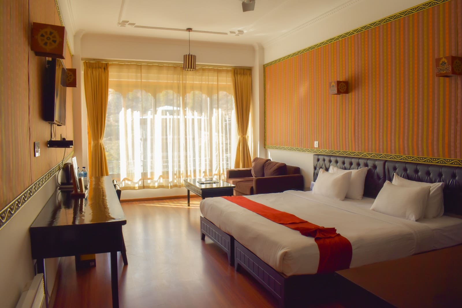 Executive Suite bedding detail at Hotel Migmar